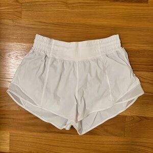Lululemon Hotty Hot High-Rise Short 2.5" in White Size 6